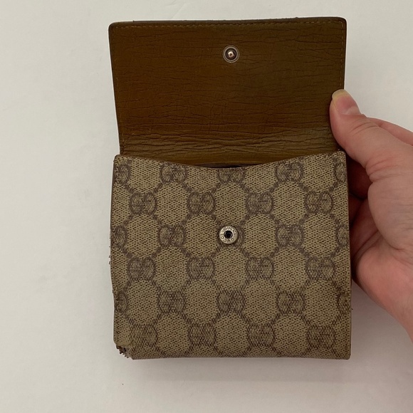GUCCI GG Supreme Monogram Bifold Wallet - Picture 6 of 14